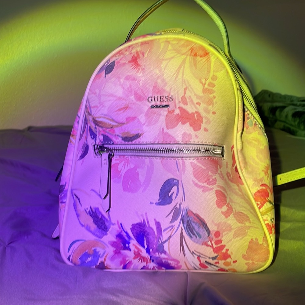 GUESS backpack - Picture 2 of 2